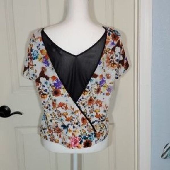 💐WAYF, Floral print Faux wrap/mesh back top💐 - Picture 3 of 6
